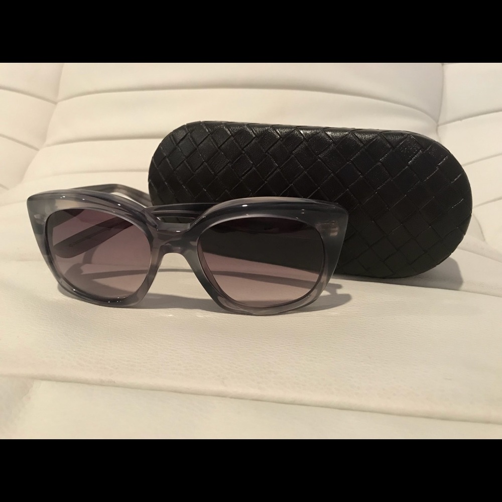 ❗️SOLD ❗️Bottega Venetta Sunglasses (Authentic). - Picture 6 of 6